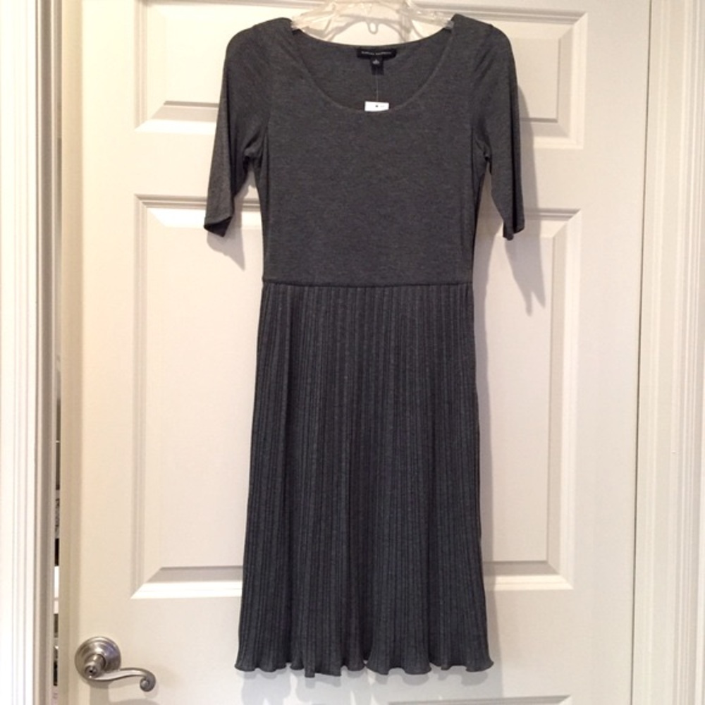 Banana Republic Gray Knit Scoop Neck Pleated Dress